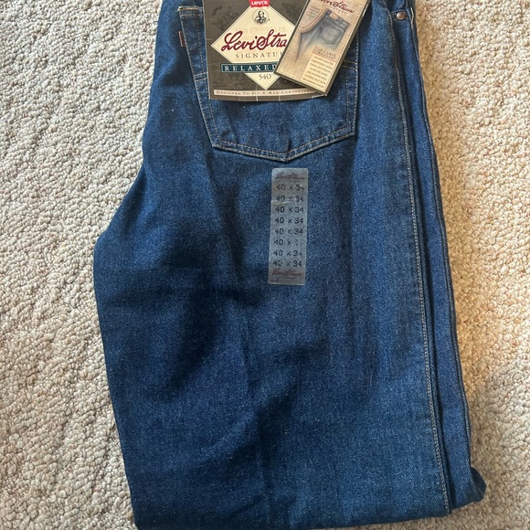 Vintage New Levi's Relaxed Fit Men's Dark Blue Jeans 40x34 - Picture 6 of 6